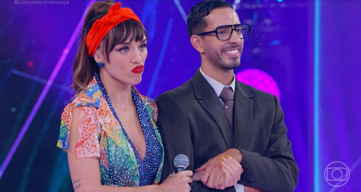 Rafa Kalimann e seu professor no Dança dos Famosos (Foto: Reprodução)