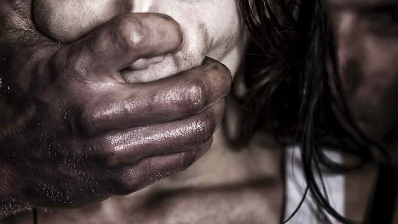 O crime de abuso sexual mediante fraude está previsto no Art. 215 do Código Penal (Foto Reprodução/Internet)
