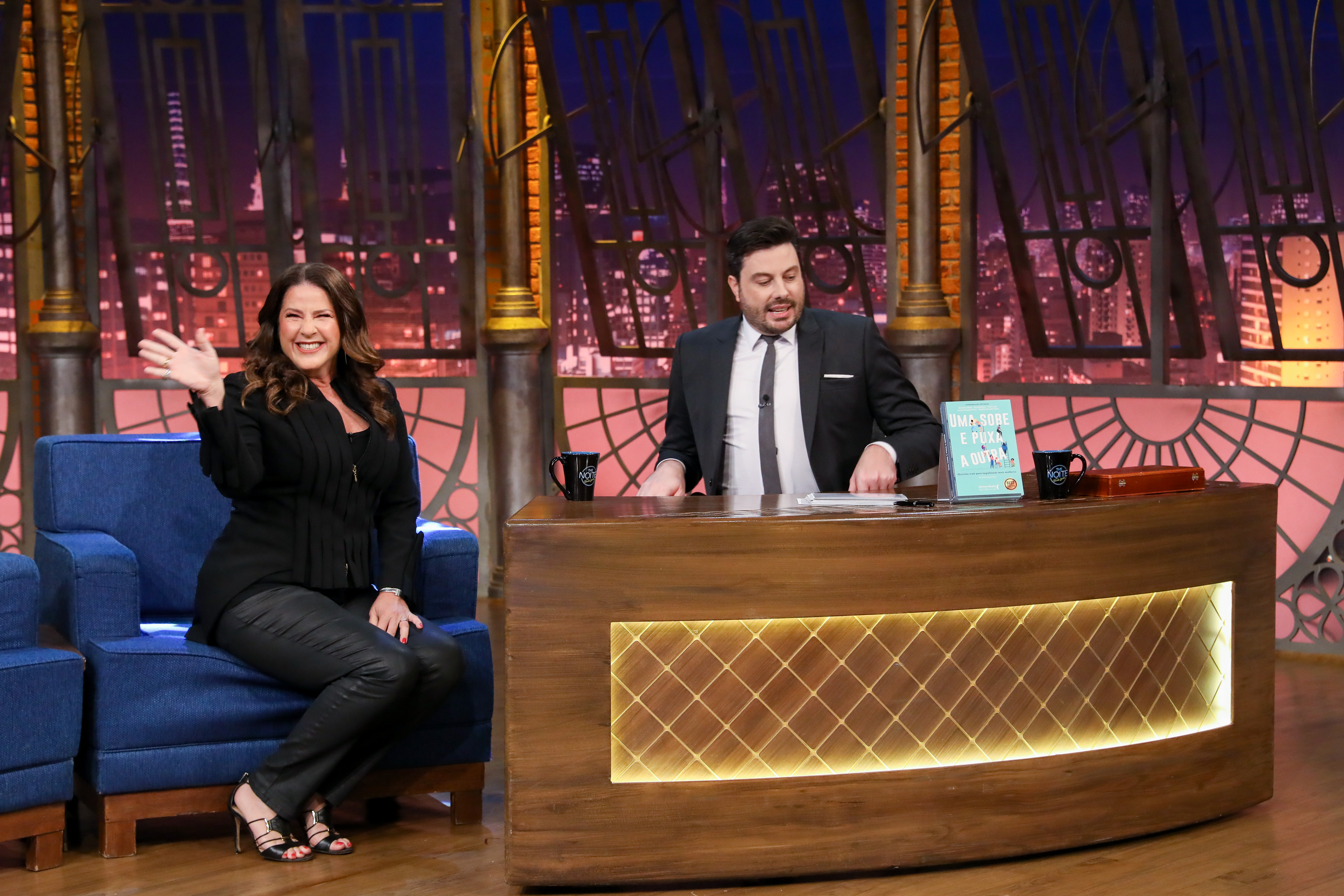 http://tvfoco.uai.com.br/wp-content/uploads/2015/05/Daniela-Mercury.jpg