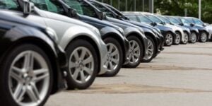 Carros em montadoras de veículos - Foto Reprodução Internet