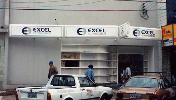 Fachada de uma agência do Banco Excel-Econômico - Foto Reprodução Internet