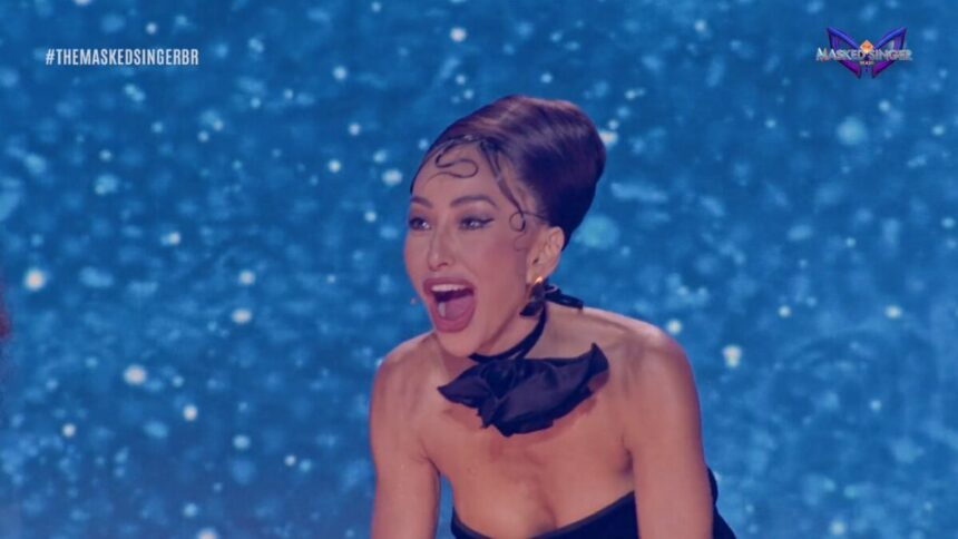 Sabrina Sato como jurada da atração (Foto: Reprodução/ Internet)