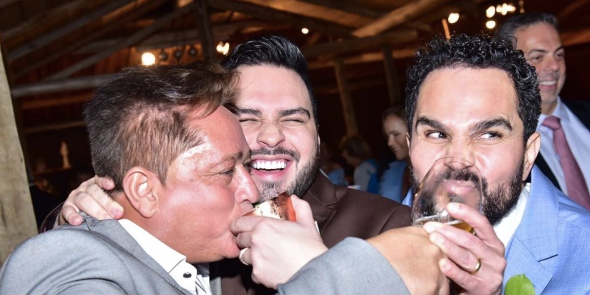 Leonardo e Luciano Camargo no casamento de Nathan Camargo (Foto: Reprodução / AgNews)