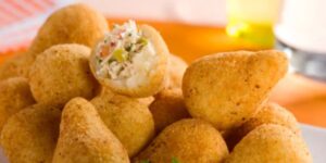 Coxinha fica em 31ª posição no ranking de melhor comida de rua e a primeira te chocará - Foto: Reprodução Internet