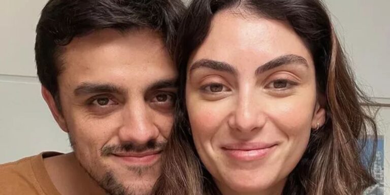 Esposa de Felipe Simas confirma ter ficado arrasada com notícia que recebeu e o que teve que fazer pelo marido Esposa de Felipe Simas confirma ter ficado arrasada com notícia que recebeu e o que teve que fazer pelo marido