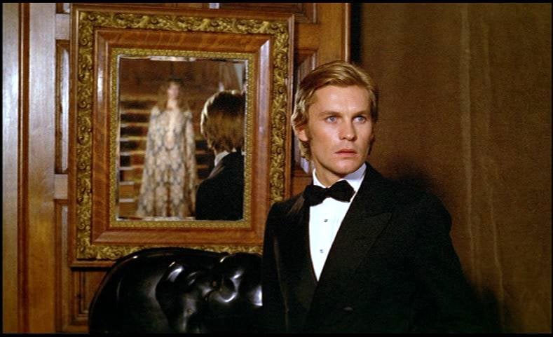 O ator Helmut Berger, atuando ainda jovem em grandes produções - Foto Reprodução Internet