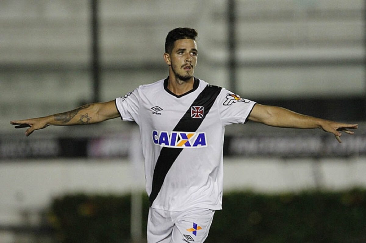 O ex-jogador do Vasco, o zagueiro, Kadu Fernandes no time - Foto Reprodução Instagram