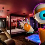 Quarto de motel e boneco do BBB (Foto: Montagem TVFoco)