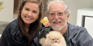 Renata Domingues, Carlos Alberto e cachorra (Foto: Reprodução / Instagram)