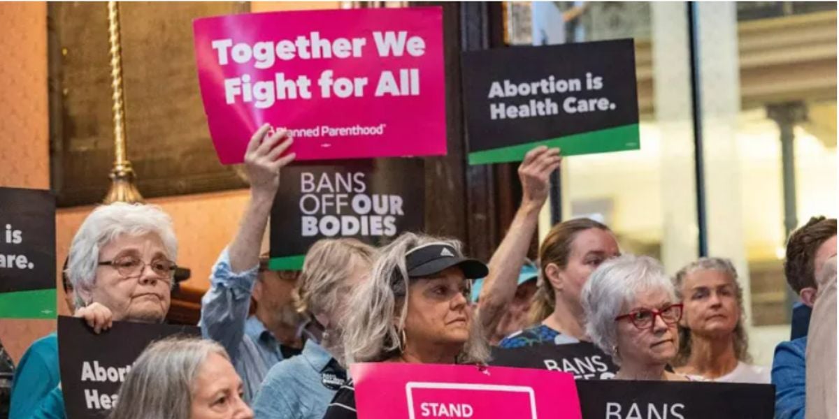 Nova lei aprovada em país proíbe o que mulheres querem fazer e causa revolta - Foto: Reprodução