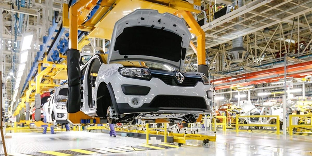 Confirmado: Motoristas que têm Renault Sandero recebe difícil notícia da montadora - Foto: Reprodução