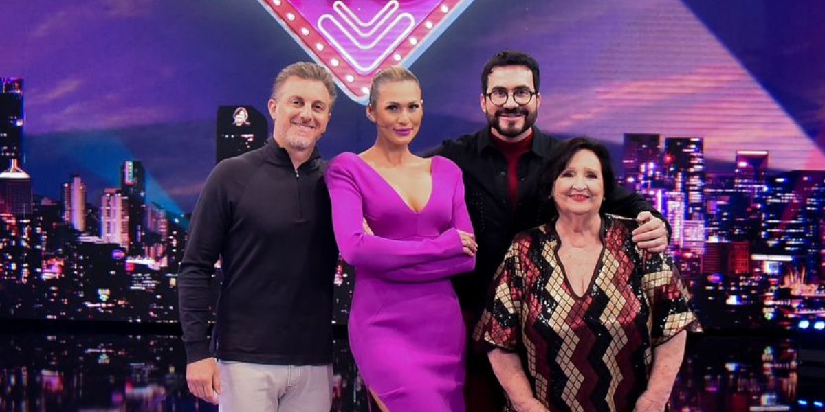 Foto com o elenco do Domingão (Reprodução/Internet)