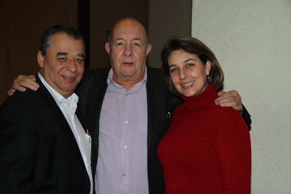 Diretor de TV EDDY NEWTON ao lado de amigos (Foto: Reprodução, Internet)
