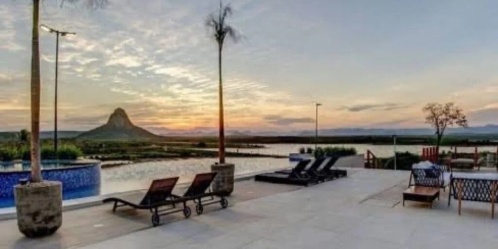 Espaço ed lazer, com bela vista da natureza (Reprodução: Youtube)