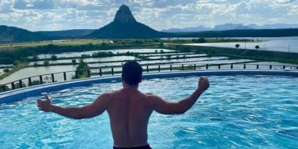 Piscina absurda com uma vista linda da fazenda Haras WS (Reprodução: Youtube)