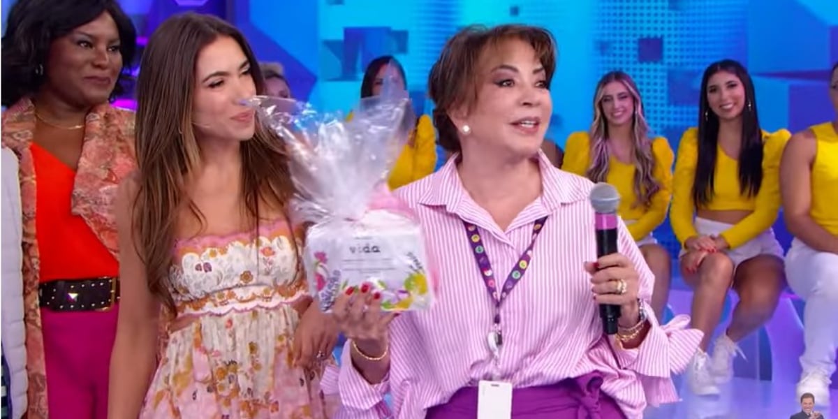 http://tvfoco.uai.com.br/wp-content/uploads/2015/05/Daniela-Mercury.jpg