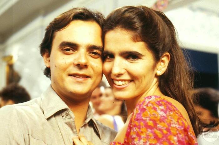 João Alfredo (Cássio Gabus Mendes) e Maria Lucia (Malu Mader) em Anos Rebeldes
