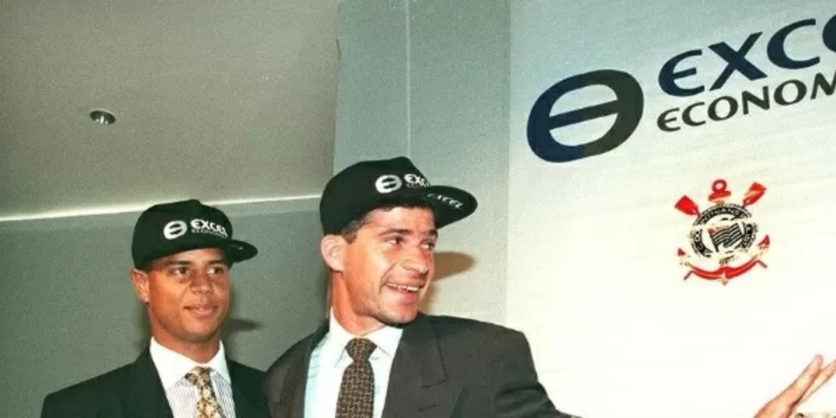 Marcelinho Carioca e Túlio Maravilha com patrocínio do Excel-Econômico, em 1997 (Foto: Reprodução/Uol)