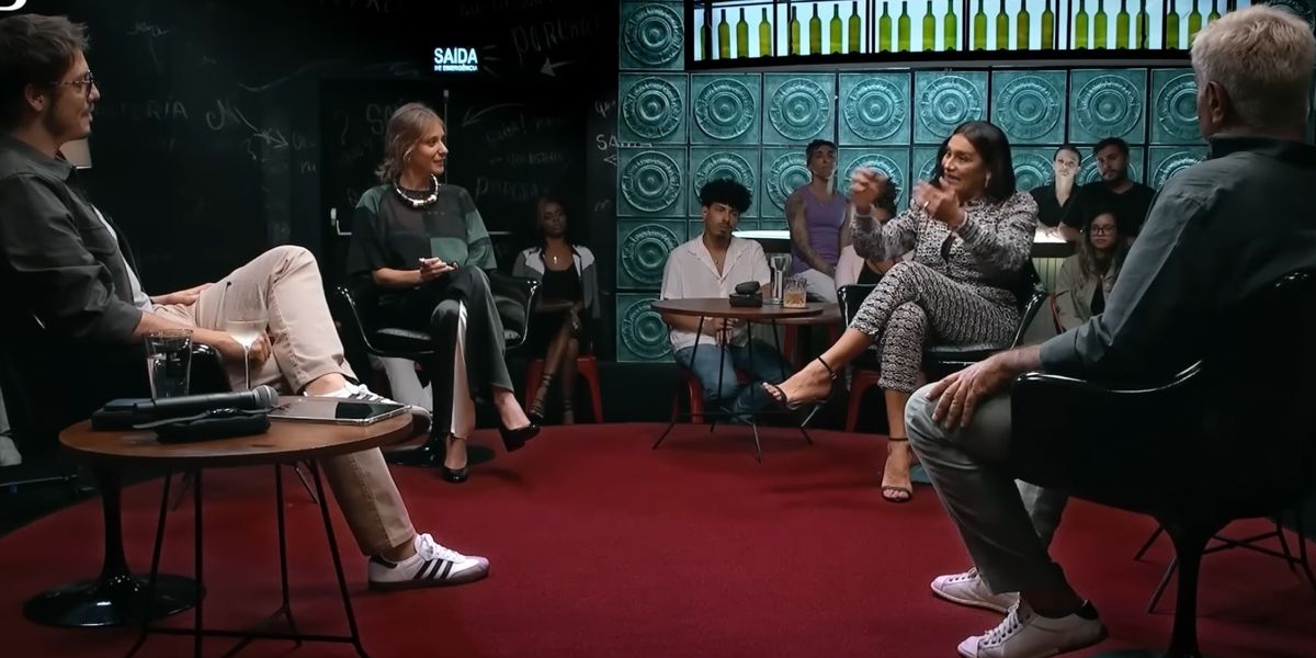 Dira Paes no "Que História é Essa, Porchat?" (Foto: Reprodução/GNT)