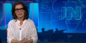 Renata Vasconcellos ao vivo no Jornal Nacional (Foto: Reprodução / TV Globo)