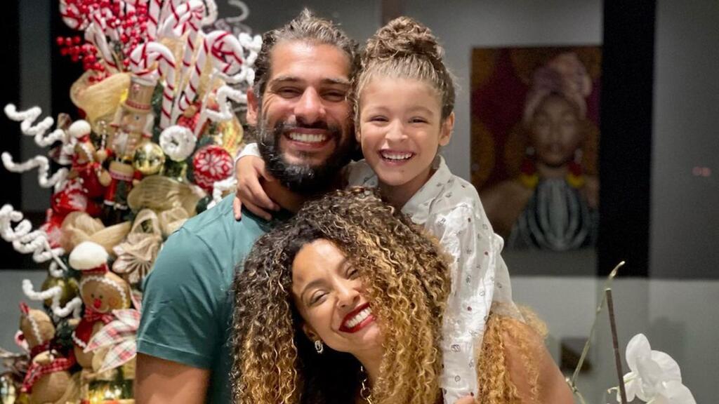 Sheron Menezzes com o marido e o filho do casal (Foto: Reprodução/ Internet)