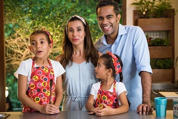 A atriz junto com sua família (Reprodução: Instagram)