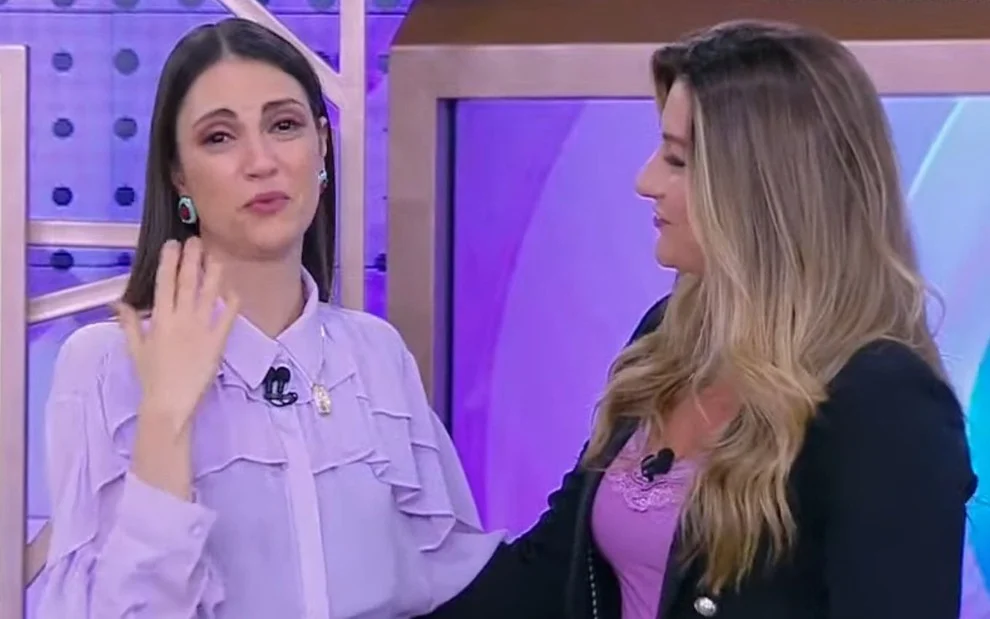 A apresentadora Chris Flores e a repórter Kallyna Sabino no Fofocalizando - Foto SBT