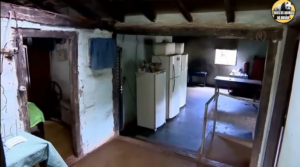 A cozinha da casa humilde onde Zezé di Camargo passou sua infância - Foto Reprodução Internet