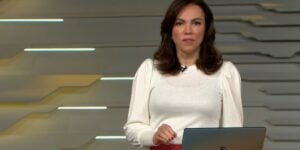 Ana Paula Araújo no comando do Bom Dia Brasil (Foto: Reprodução / Globo)