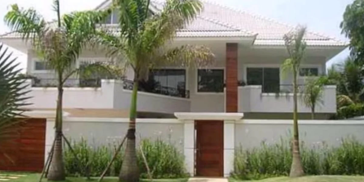 Entrada da nova mansão de Michel Teló - Foto Internet