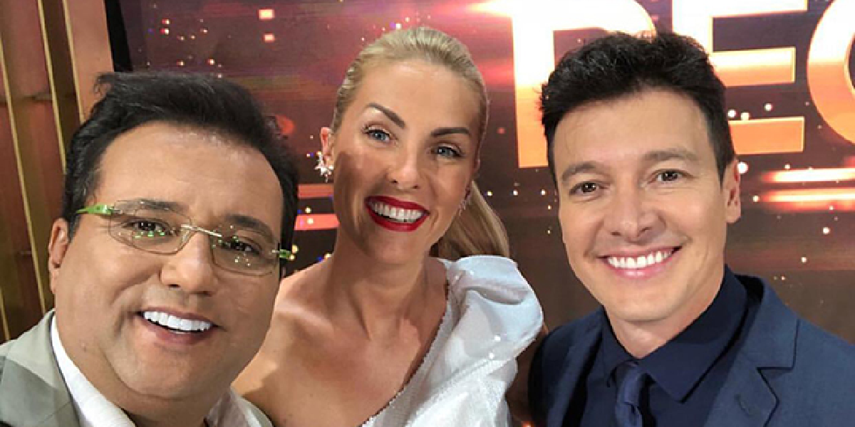 http://tvfoco.uai.com.br/wp-content/uploads/2015/05/Daniela-Mercury.jpg