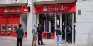Fila em frente a agência do Santander - Foto Reprodução Internet