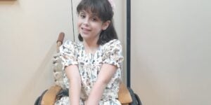 Atriz Cadeirante celebra papel em Amor Perfeito como filha de Carol Castro: “Como brincar de faz de conta”