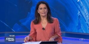 Adriana Araújo disparou em audiência no horário nobre (Foto: Reprodução/Band)