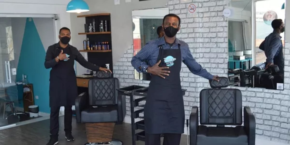 Gio Ewbank e Bruno Gagliasso são sócios da Turquesa Barber Shop (Foto: Reprodução/Pequenas Empresas & Grandes Negócios)