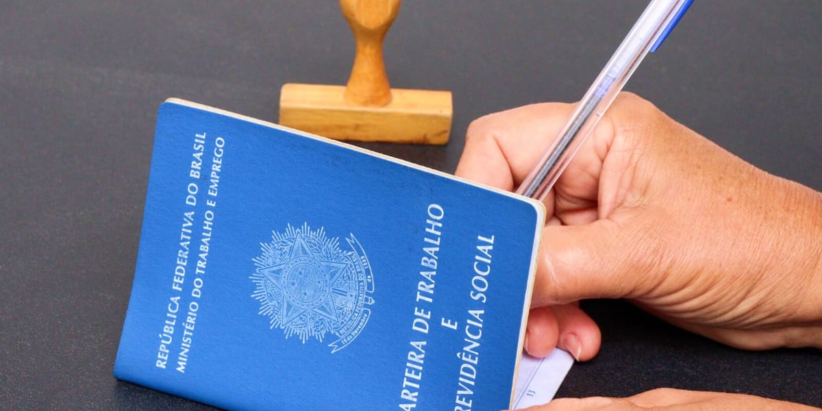 Quem ganha até meio salário mínimo pode seguir no Bolsa Família (Reprodução: Internet)