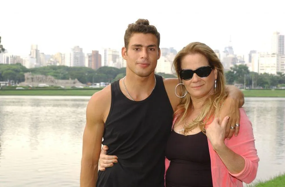 Cauã Reymond e Vera Holtz em Belíssima, 2005 (Foto: Zé Paulo Cardeal/Globo)