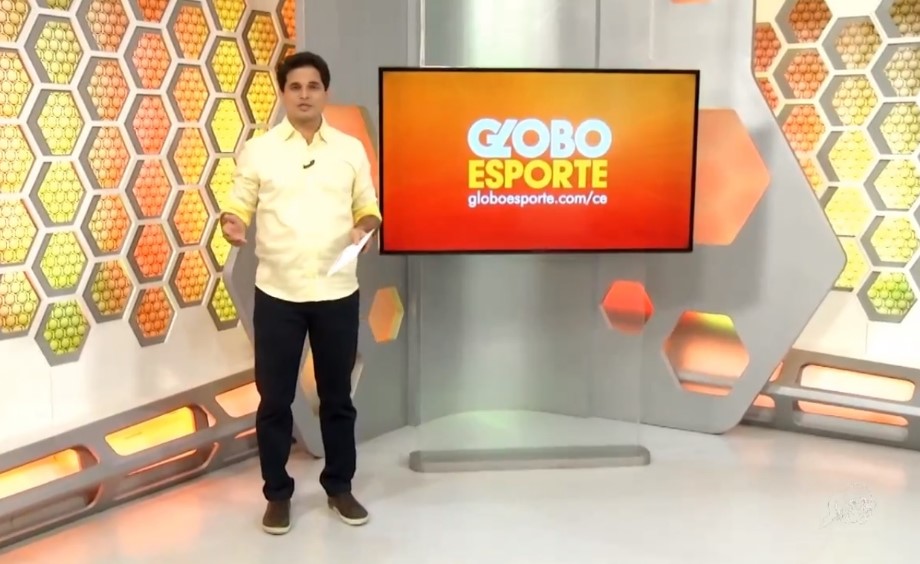 http://tvfoco.uai.com.br/wp-content/uploads/2015/05/Daniela-Mercury.jpg