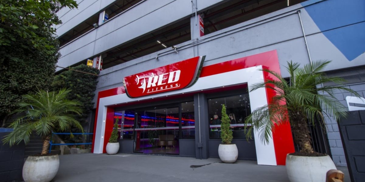 Fachada de uma das unidades da RedFitness (Imagem Reprodução Internet)