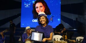 Portela homenageia Thalita Rebouças, autora de “Um Ano Inesquecível”