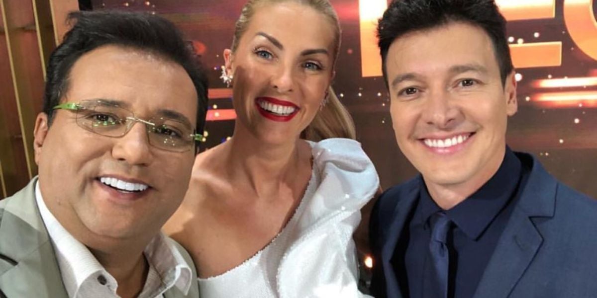 http://tvfoco.uai.com.br/wp-content/uploads/2015/05/Daniela-Mercury.jpg