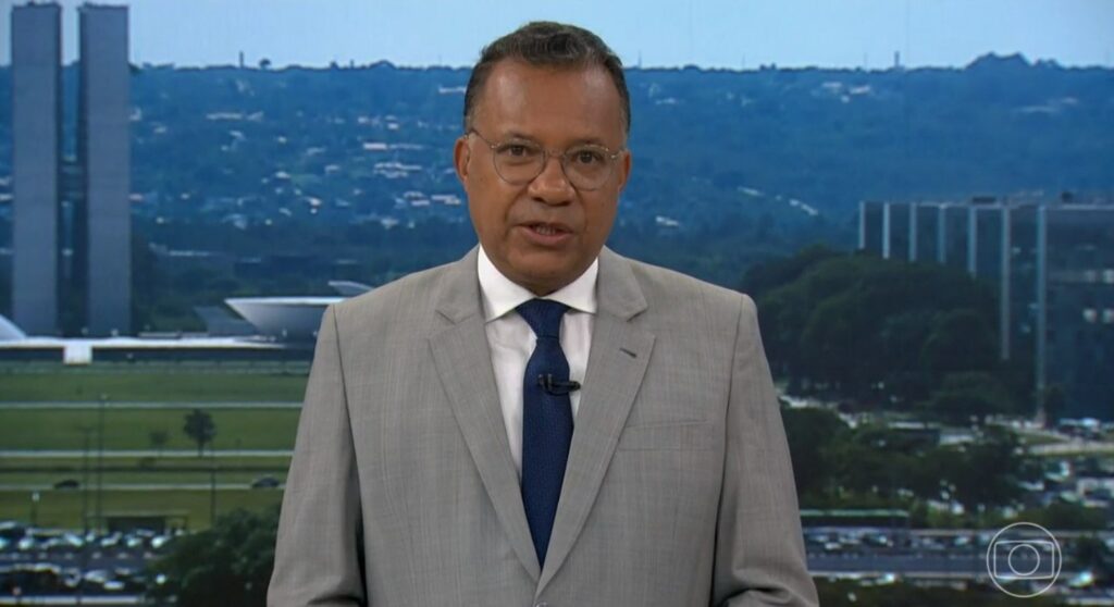 Heraldo Pereira, substituto de Bonner no JN, chorando ao falar de Glória Maria - Foto Globo