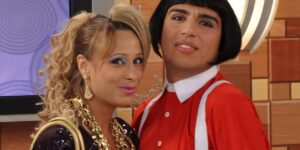 Lady Kate (Katiuscia Canoro) e Cleitom (Caike Luna) durante gravações do programa 'Zorra Total'  - Foto: Globo