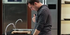 Leonardo apresenta tiramisu sem umidade e é eliminado do “MasterChef Brasil”