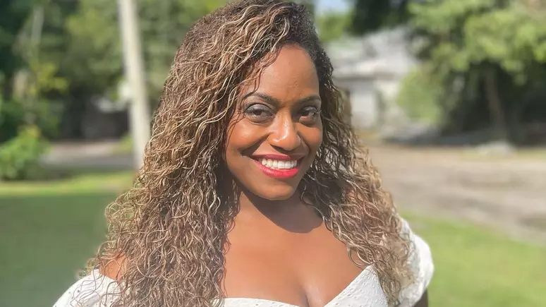 Ludmillah Anjos, atriz e ex-The Voice Brasil, sofre acidente de carro