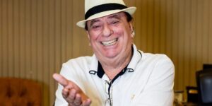 Raul Gil é o entrevistado desta terça (25/7) na centésima edição do Programa de Todos os Programas