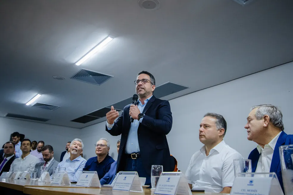 Paulo Dantas e ministros em coletiva em Alagoas — Foto: Ascom
