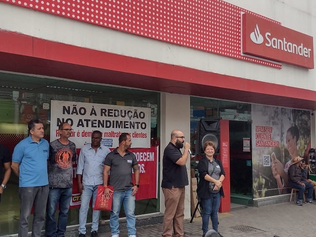 Banco Santander vai fechar em Feira de Santana (Foto: Paulo José/Acorda Cidade)