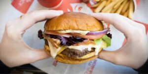 Grande rede de fast food teve que fechar suas lojas no Brasil (Reprodução: Internet)