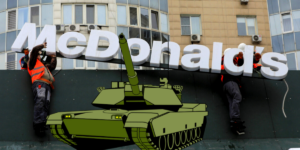 MC Donald's teve portas fechadas após conflitos de guerra (Foto Reprodução/Montagem/Tv Foco)